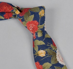 The Hill-Side N55-046 Large Rose Discharge Tie
