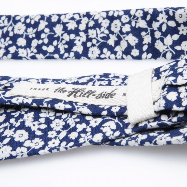 10-04-2013_hillside_selvedgefloraltie_indigowhite_d1